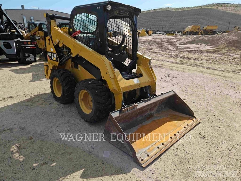 CAT 242D Kompaktlaadurid