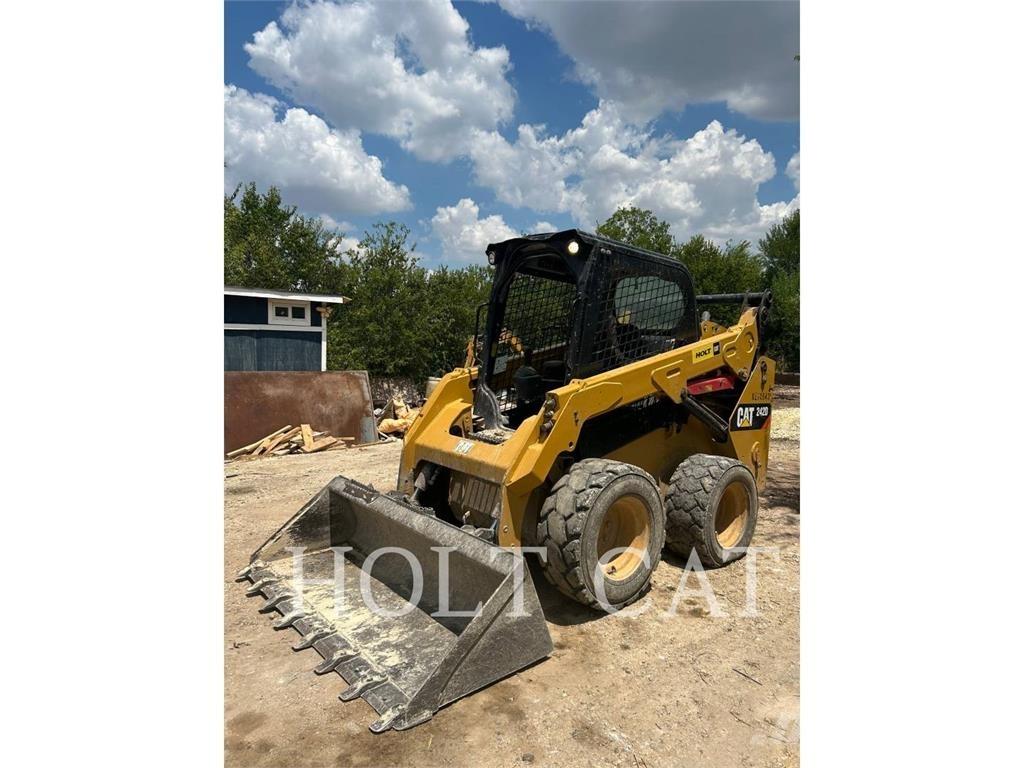 CAT 242D Kompaktlaadurid