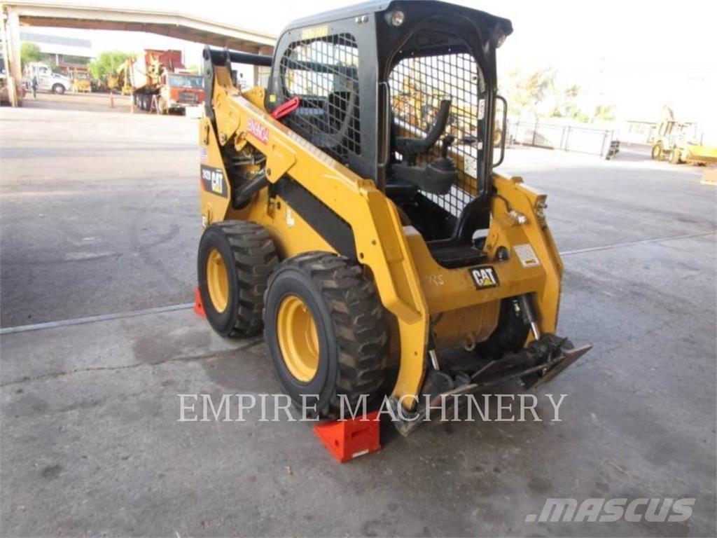 CAT 242D Kompaktlaadurid