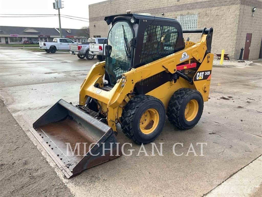 CAT 242D A2Q Kompaktlaadurid