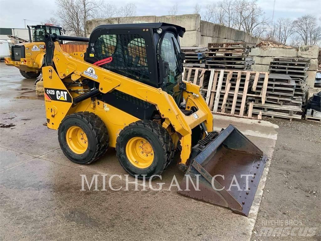 CAT 242D A2Q Kompaktlaadurid