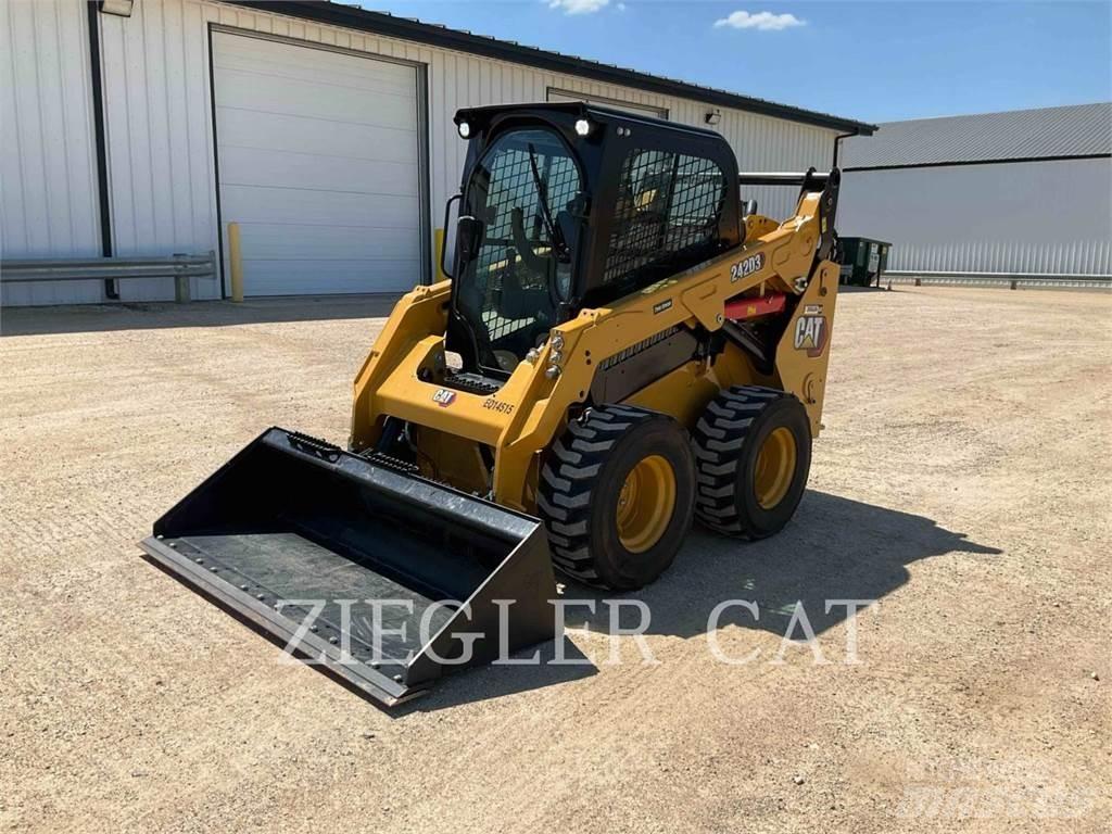 CAT 242D3 Kompaktlaadurid