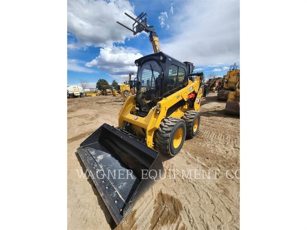 CAT 242D3 Kompaktlaadurid