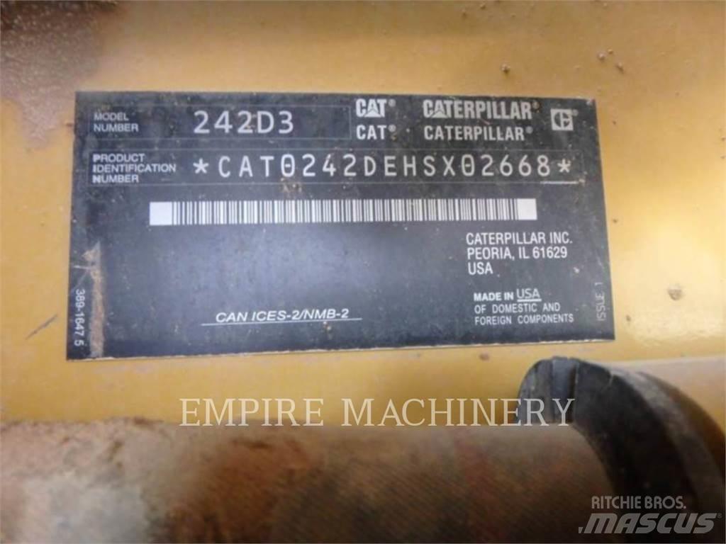 CAT 242D3 Kompaktlaadurid