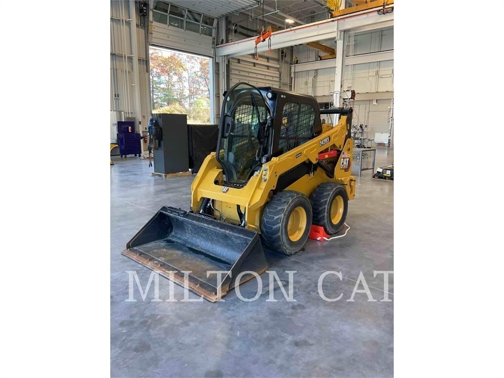 CAT 242D3 Kompaktlaadurid