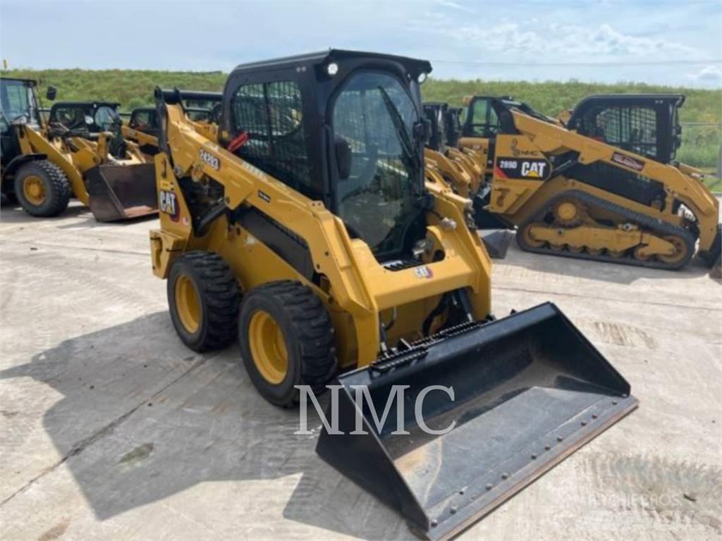 CAT 242D3 Kompaktlaadurid