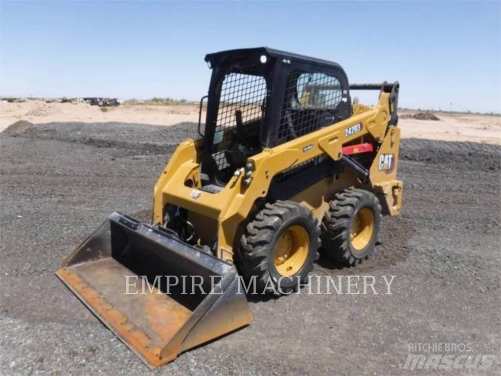 CAT 242D3 Kompaktlaadurid