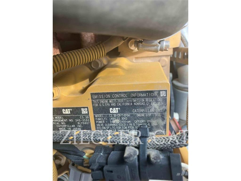 CAT 242D3 Kompaktlaadurid