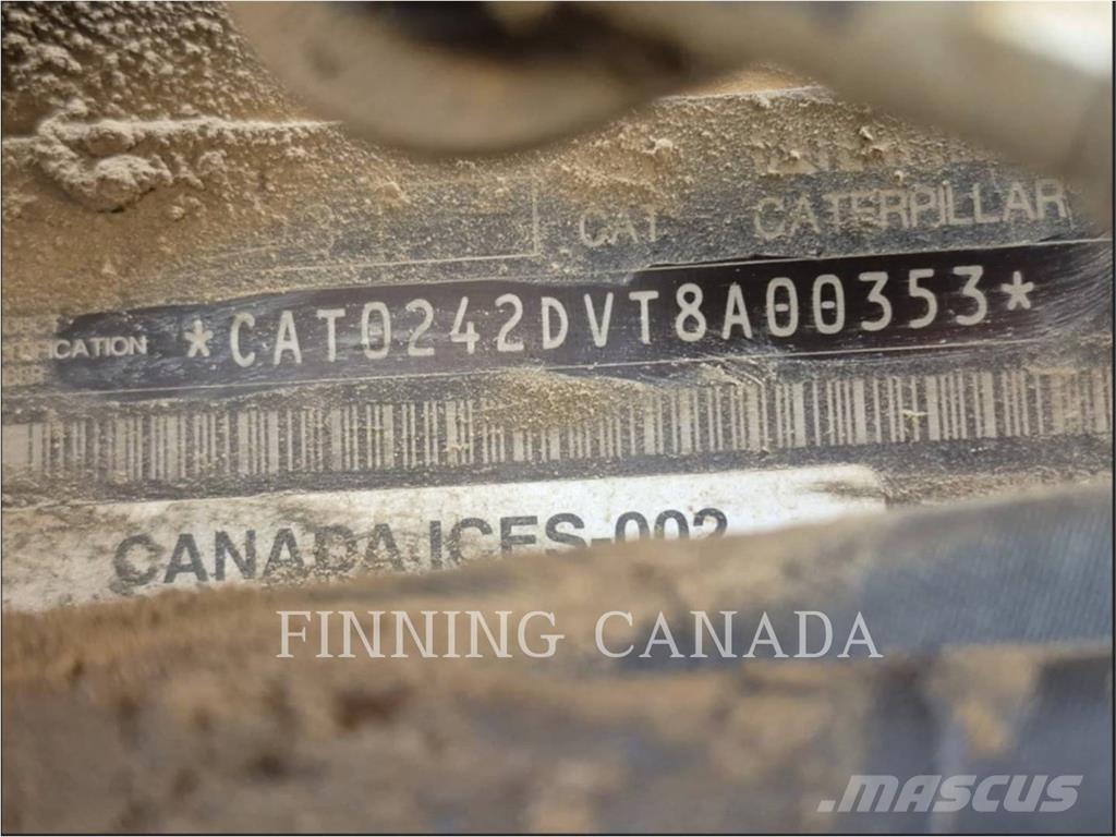 CAT 242D3 Kompaktlaadurid