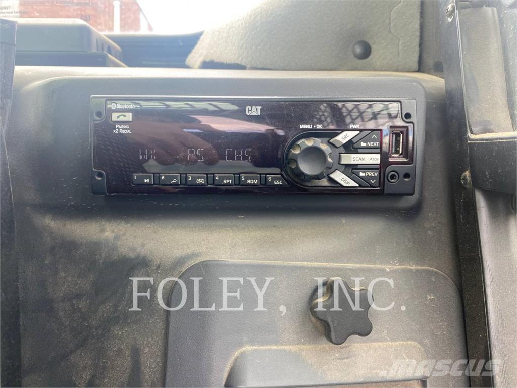 CAT 242D3 Kompaktlaadurid