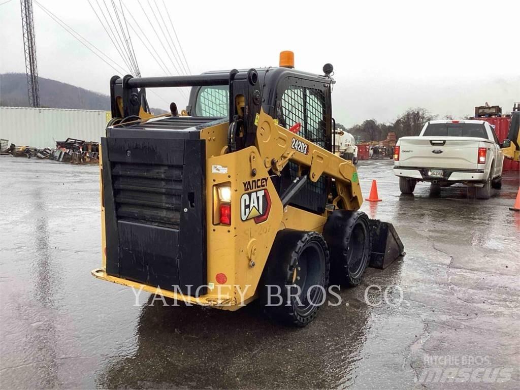 CAT 242D3 AC Kompaktlaadurid