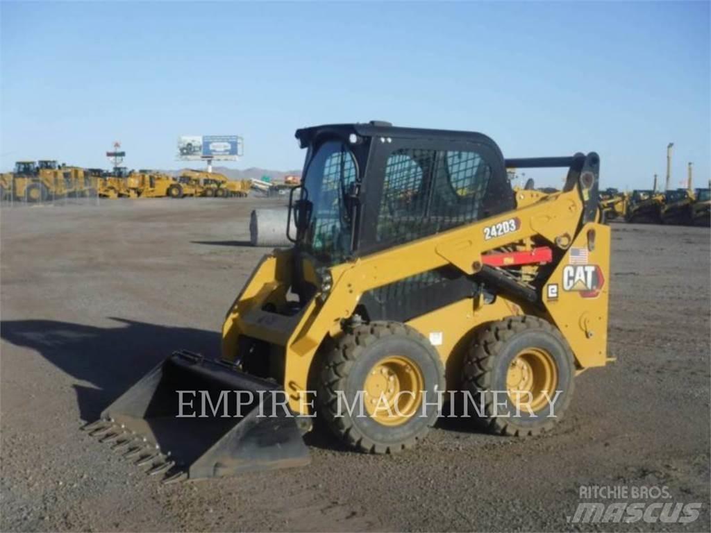 CAT 242D3 CA Kompaktlaadurid