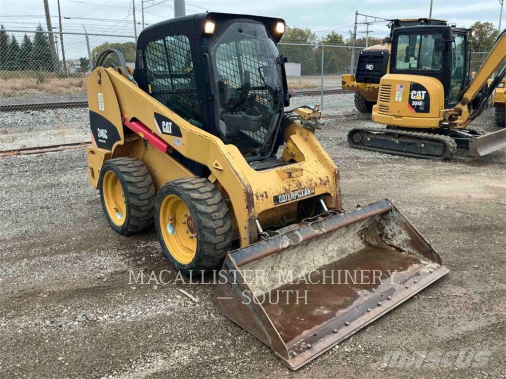 CAT 246C Kompaktlaadurid