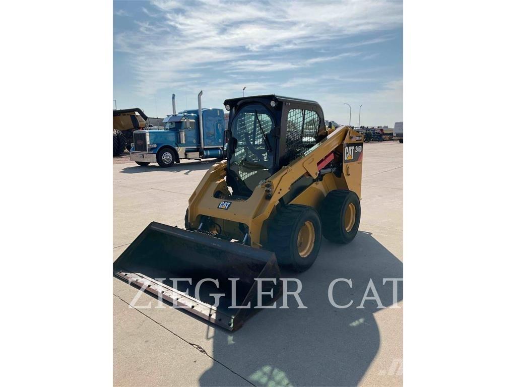CAT 246D Kompaktlaadurid