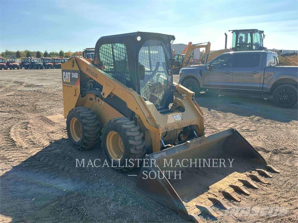CAT 246D Kompaktlaadurid
