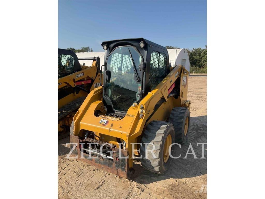 CAT 246D3 Kompaktlaadurid