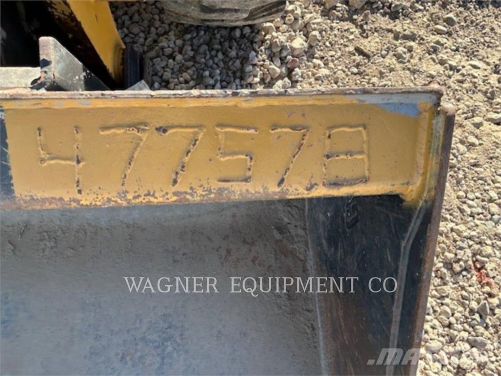 CAT 246D3 Kompaktlaadurid