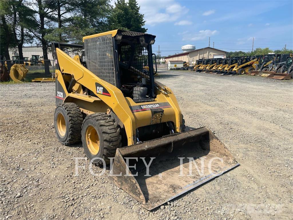 CAT 252B Kompaktlaadurid
