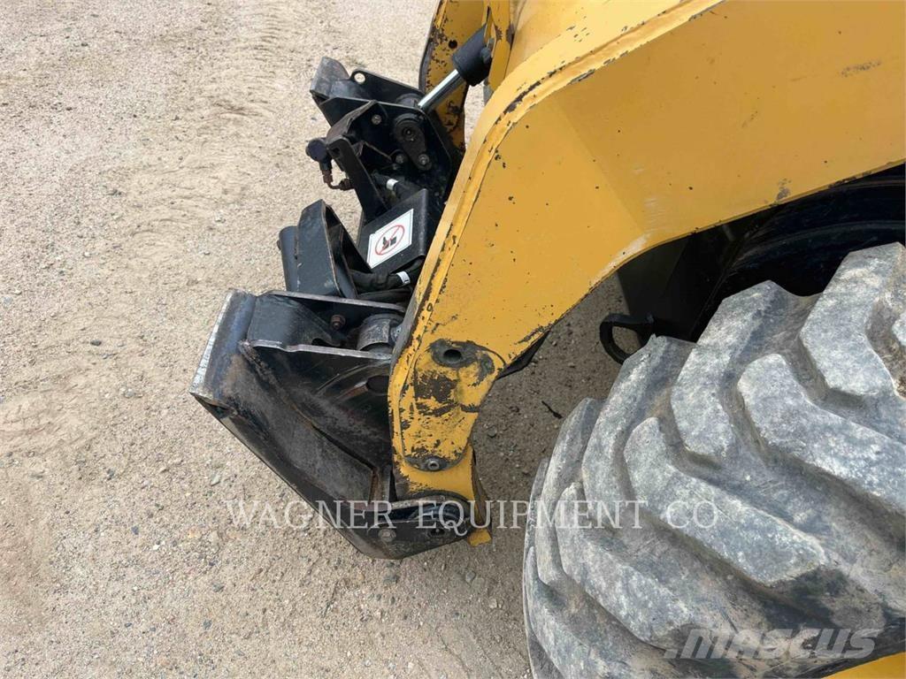 CAT 252B Kompaktlaadurid