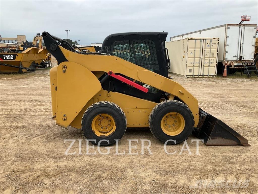 CAT 262C Kompaktlaadurid