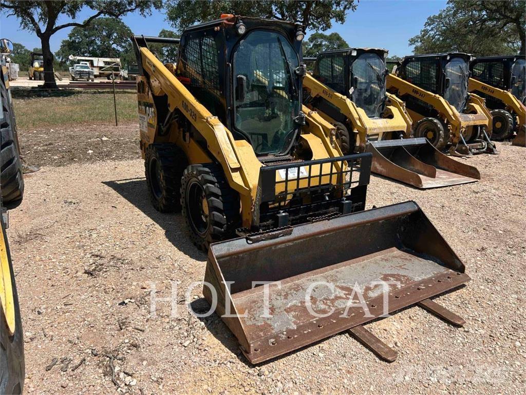 CAT 262D Kompaktlaadurid