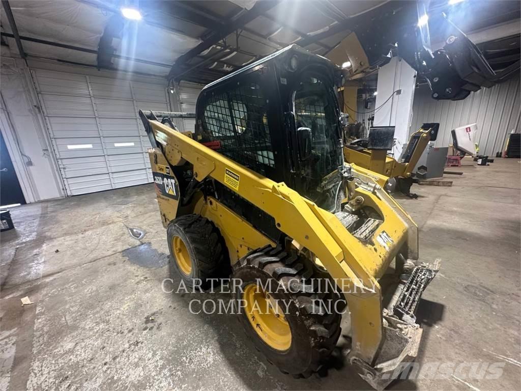 CAT 262D ACHF Kompaktlaadurid