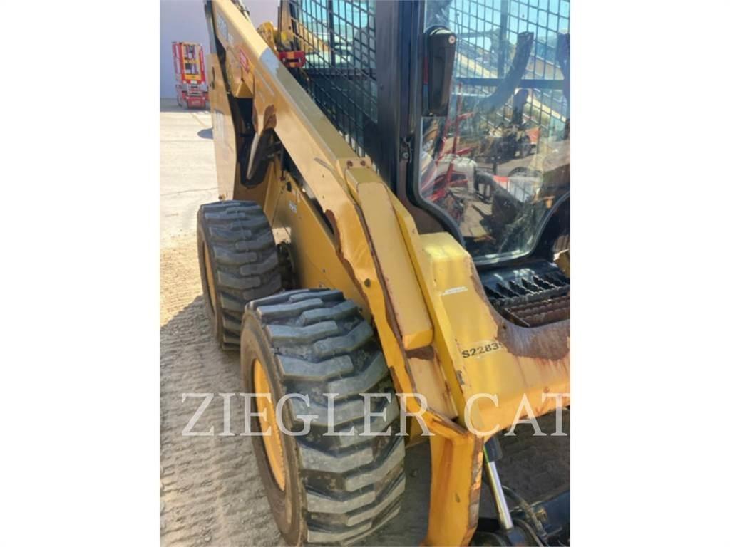 CAT 262D3 Kompaktlaadurid