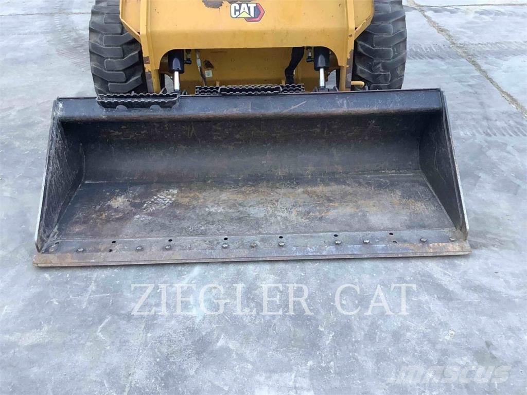 CAT 262D3 Kompaktlaadurid