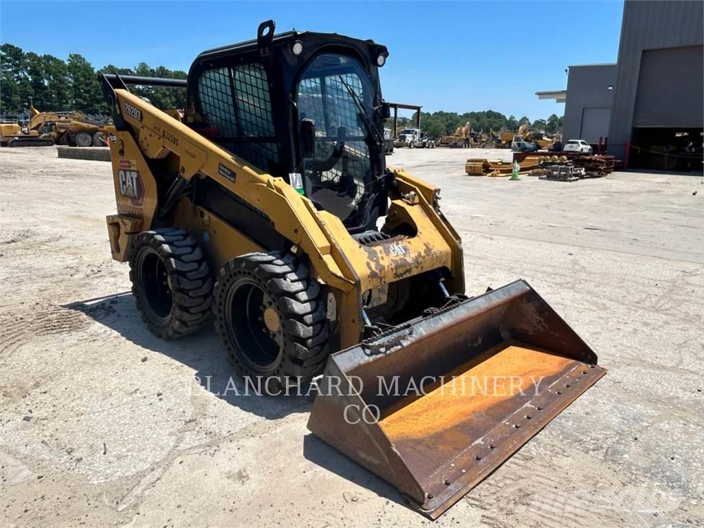 CAT 262D3 Kompaktlaadurid