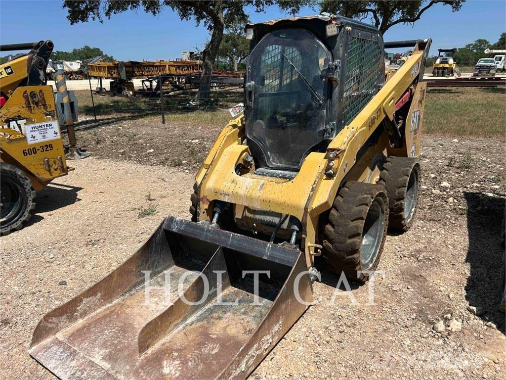 CAT 262D3 Kompaktlaadurid