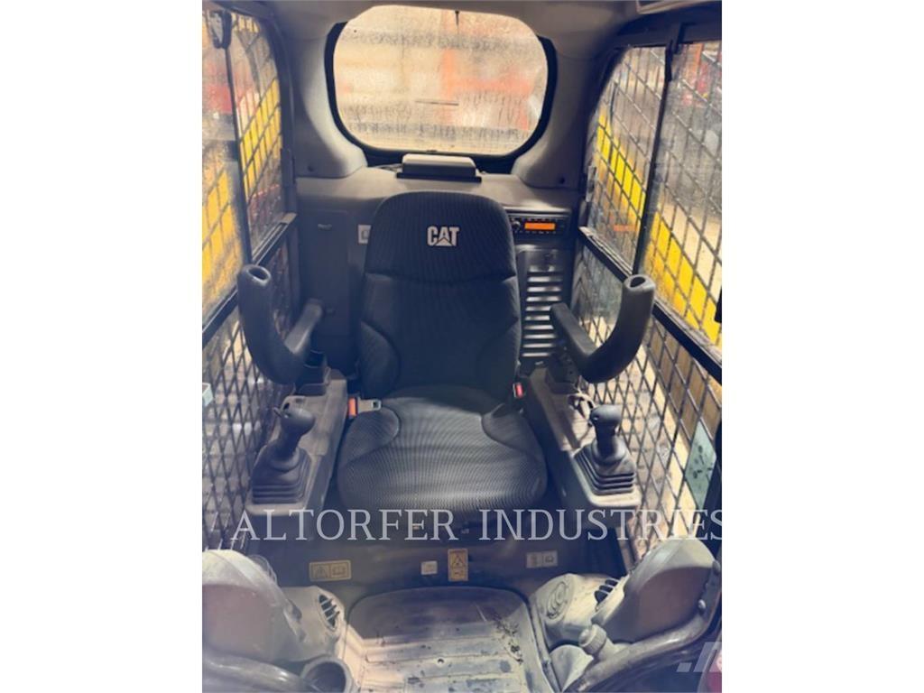 CAT 262D3 Kompaktlaadurid