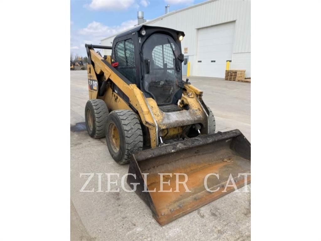 CAT 272D2 Kompaktlaadurid