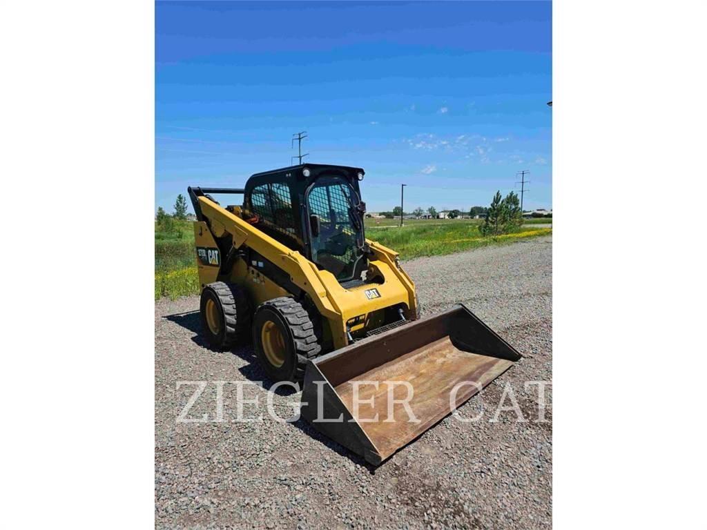 CAT 272D2 Kompaktlaadurid