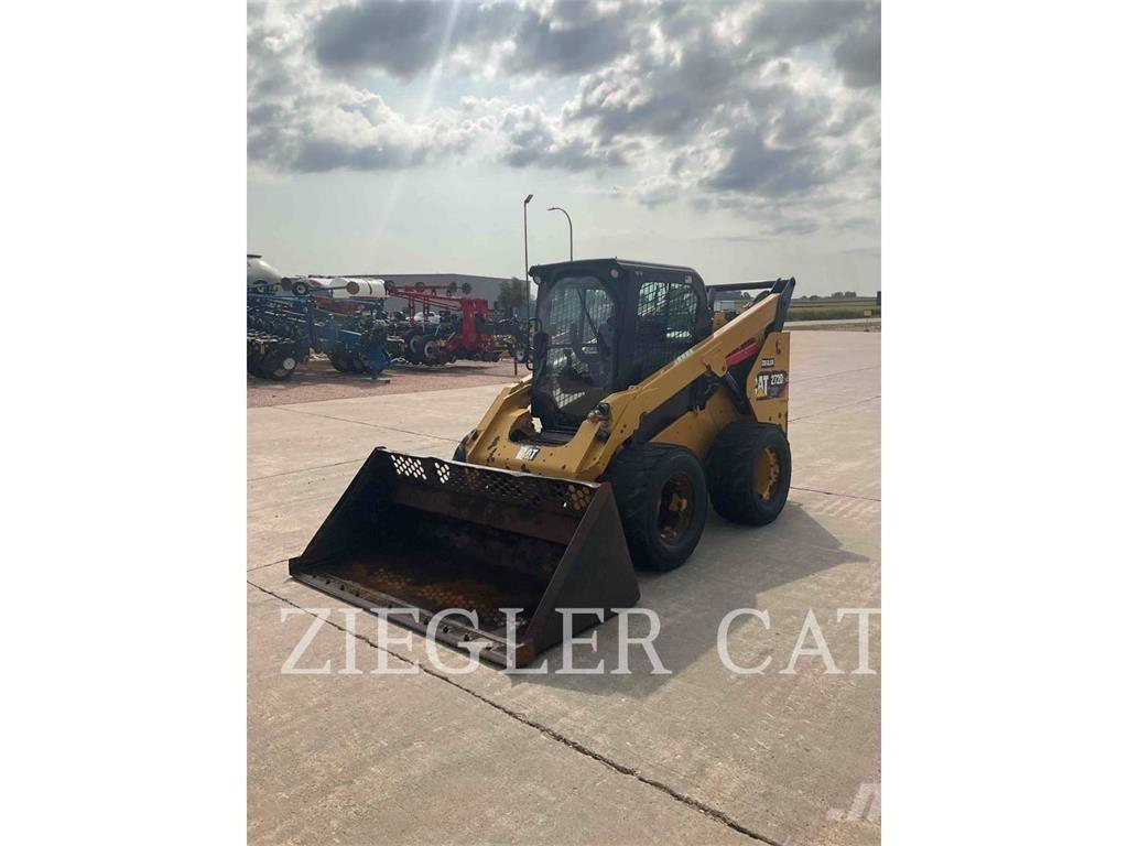 CAT 272D2 Kompaktlaadurid