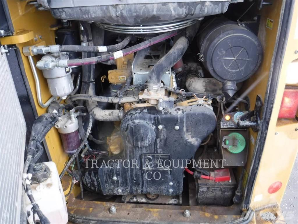 CAT 272D2 H2CB Kompaktlaadurid