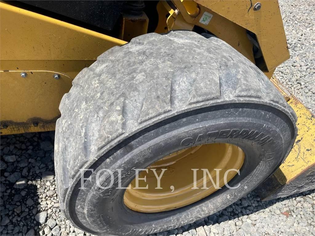 CAT 272D2XHP Kompaktlaadurid