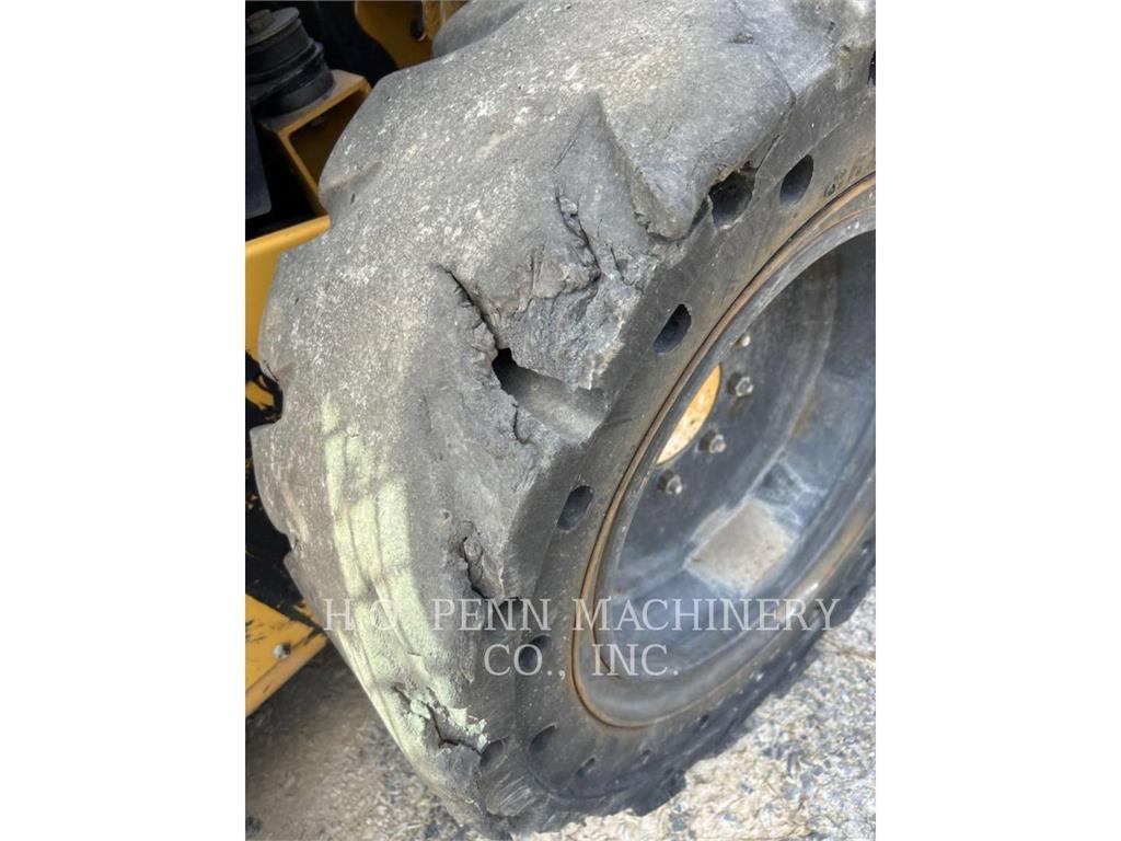 CAT 272D2XHP Kompaktlaadurid