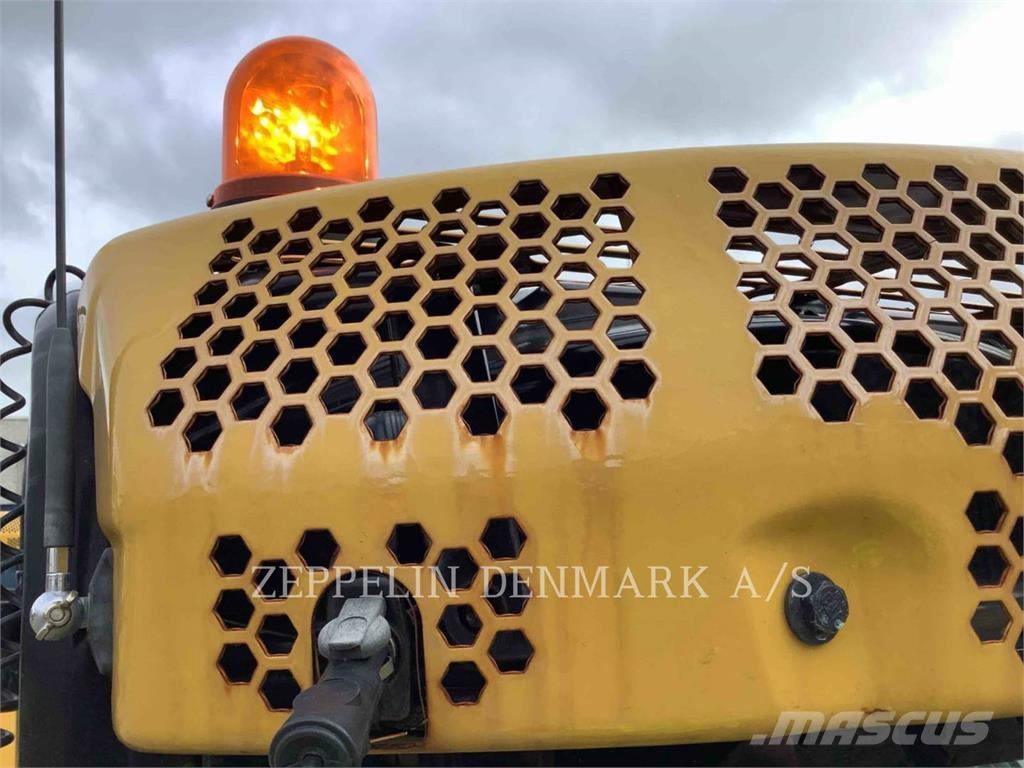 CAT 301.605 Roomikekskavaatorid