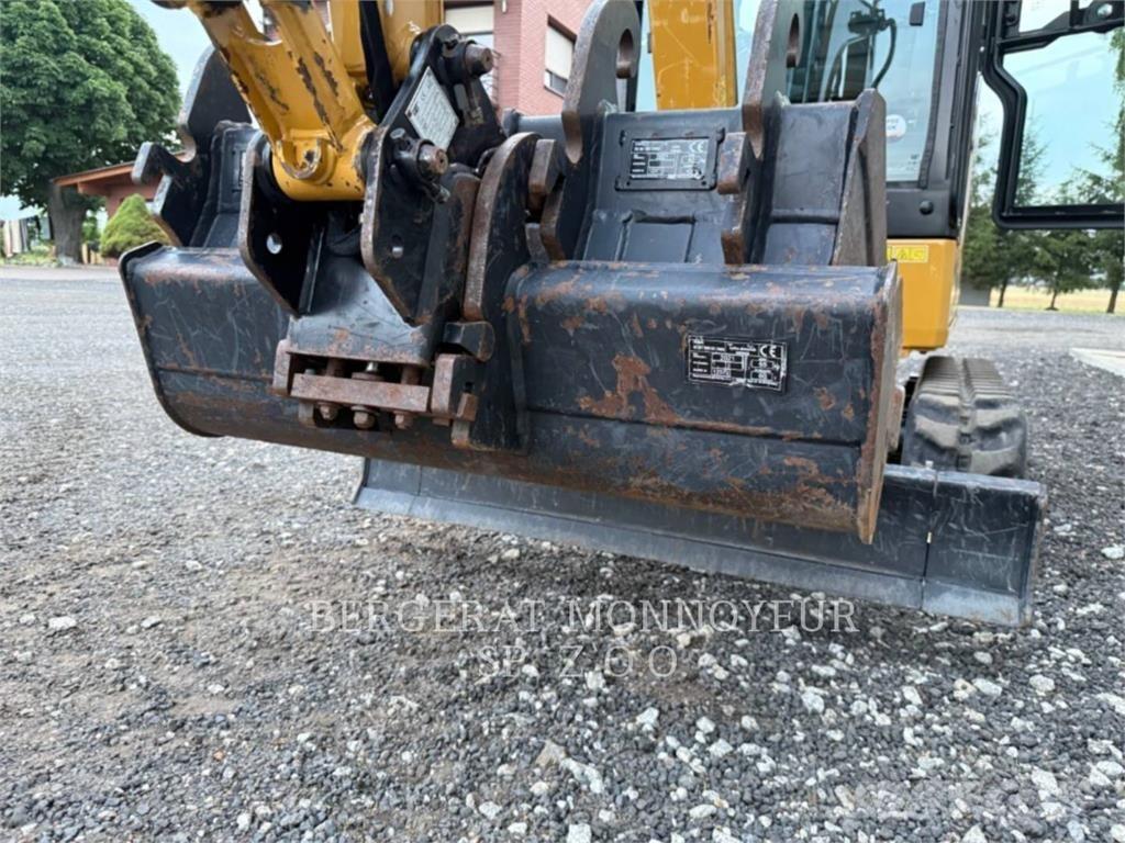 CAT 301.8 Roomikekskavaatorid