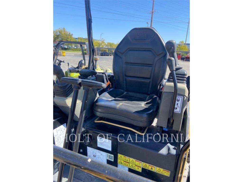 CAT 302 Roomikekskavaatorid