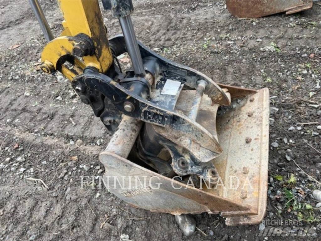 CAT 302-05 Roomikekskavaatorid