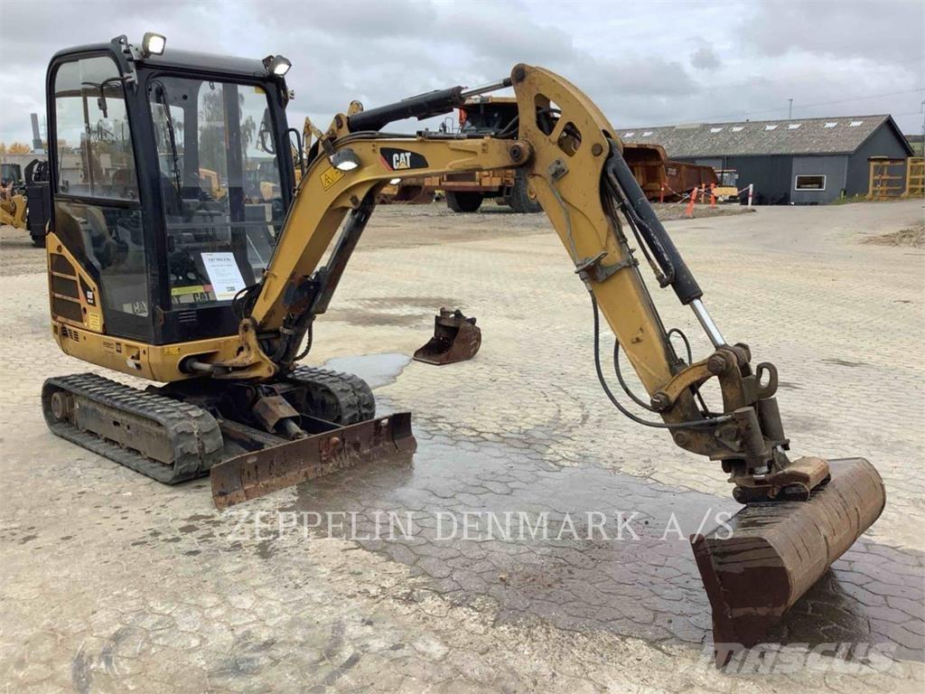 CAT 302.2D Roomikekskavaatorid