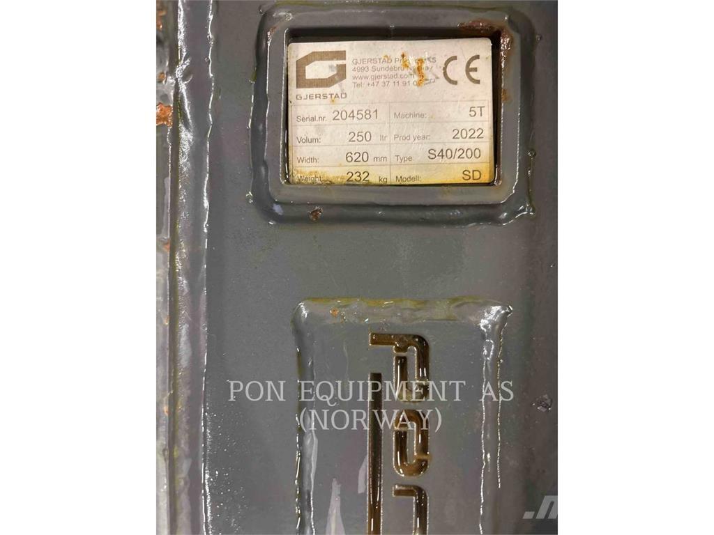 CAT 30507CR Roomikekskavaatorid