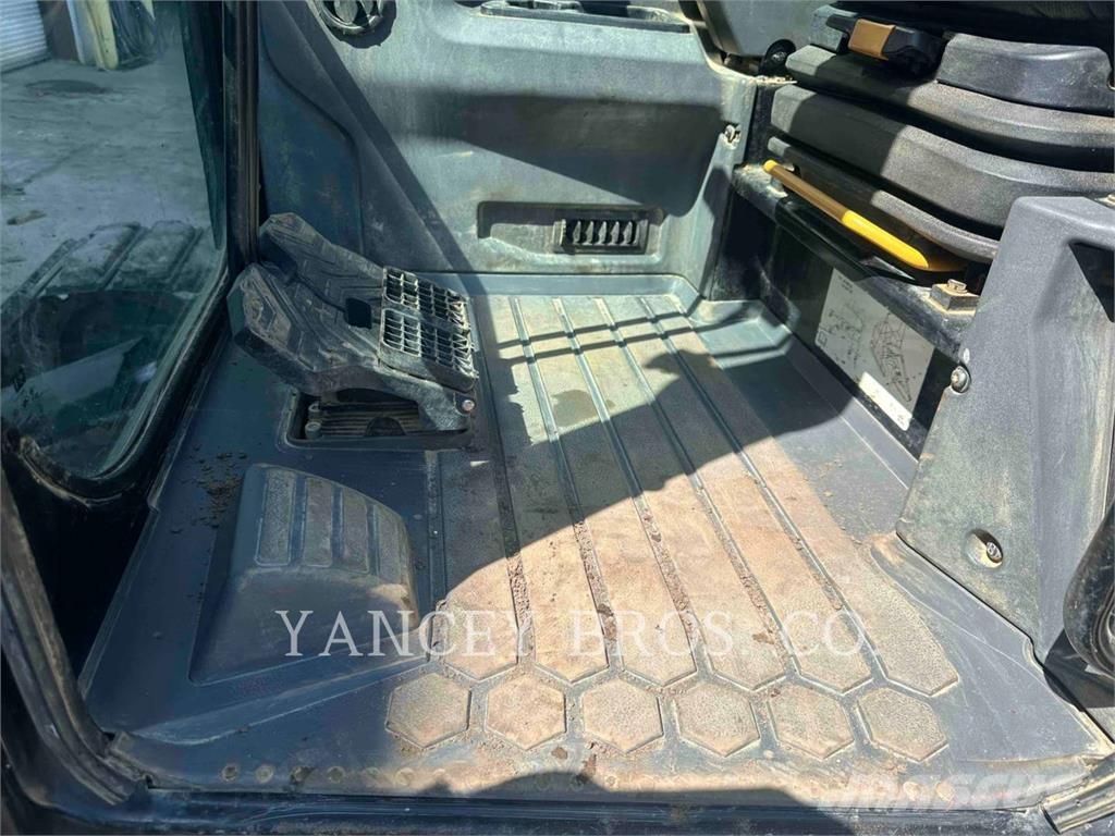 CAT 310 Roomikekskavaatorid