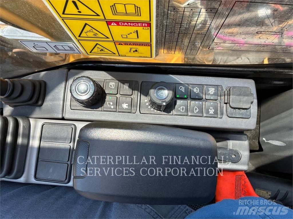 CAT 31007 Roomikekskavaatorid
