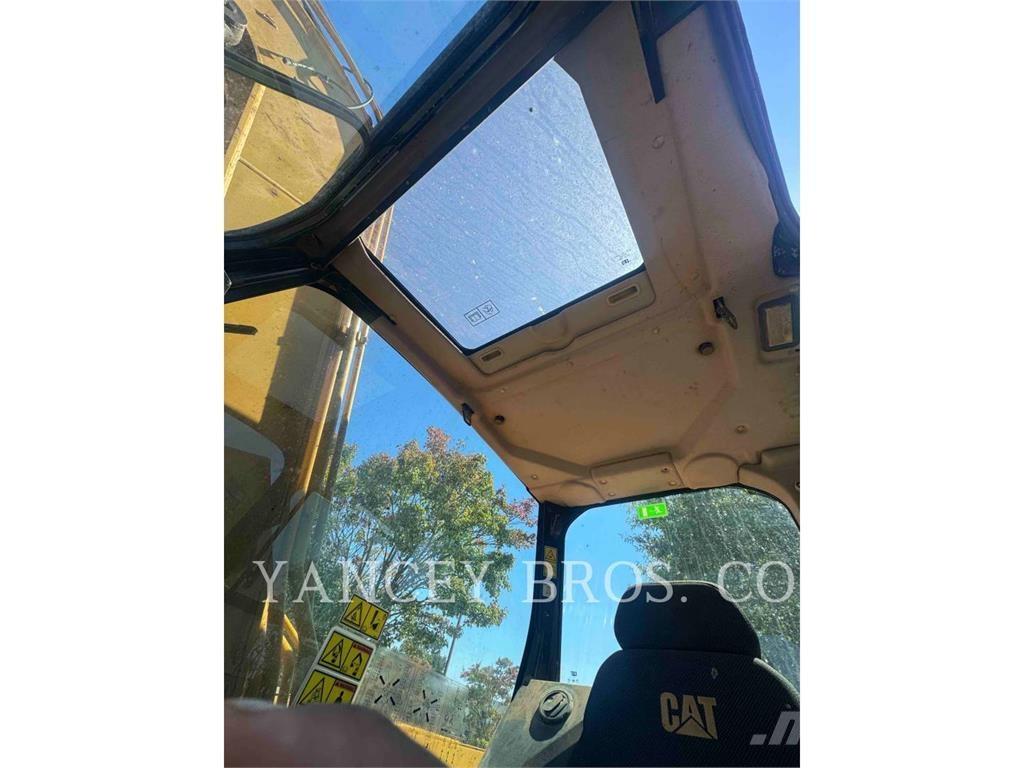 CAT 31007 Roomikekskavaatorid