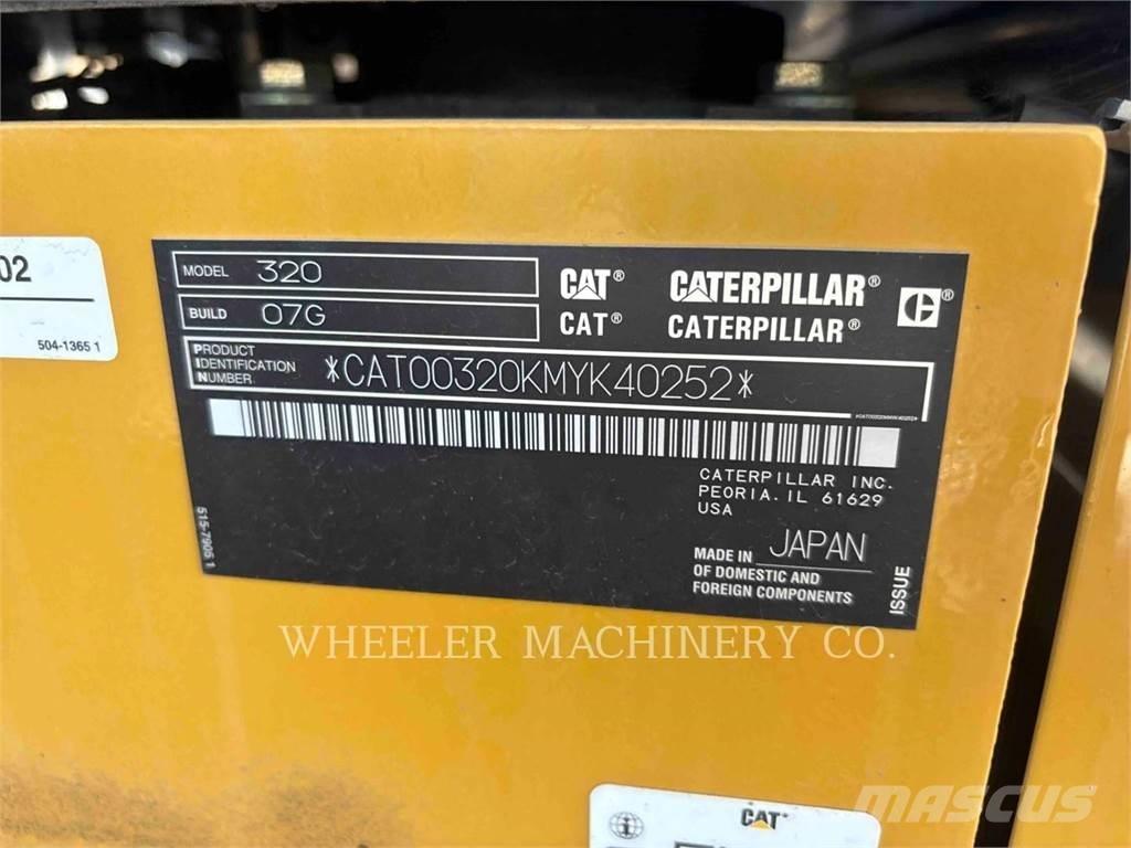 CAT 320 Roomikekskavaatorid