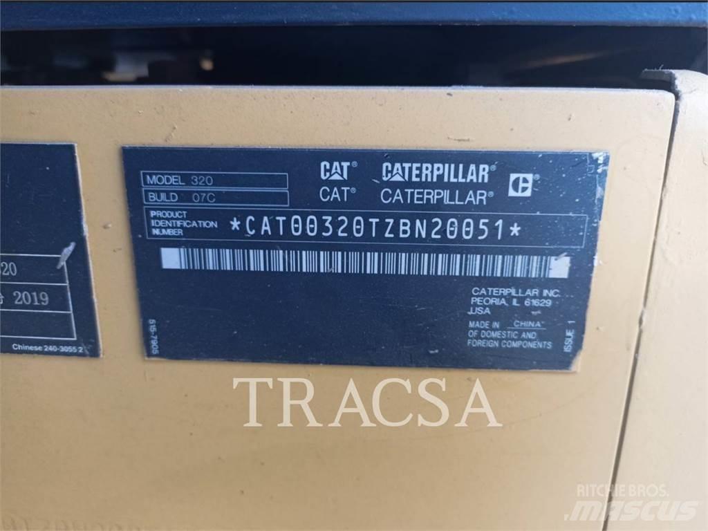 CAT 320 Roomikekskavaatorid