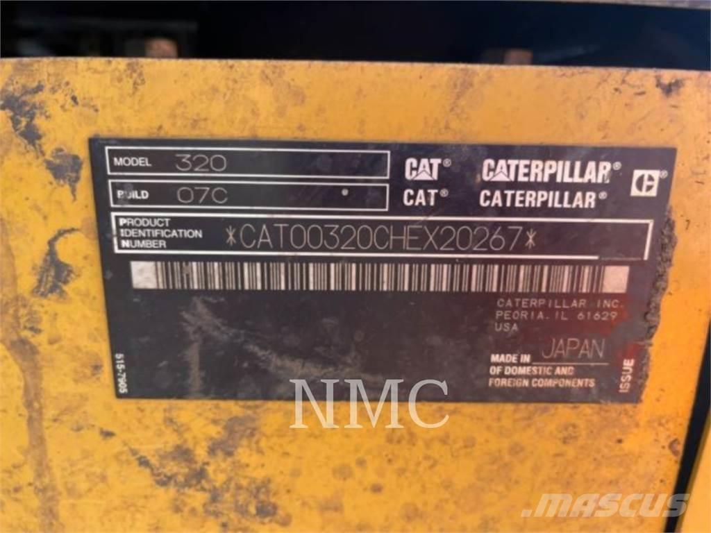 CAT 320 Roomikekskavaatorid