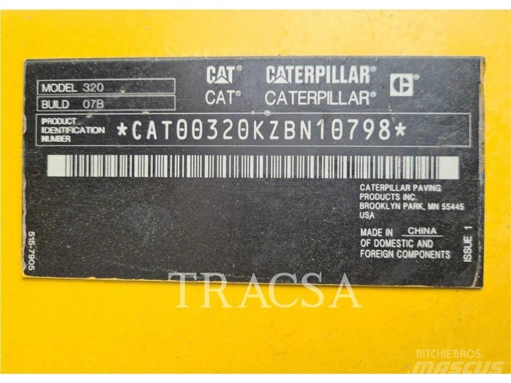 CAT 320 Roomikekskavaatorid